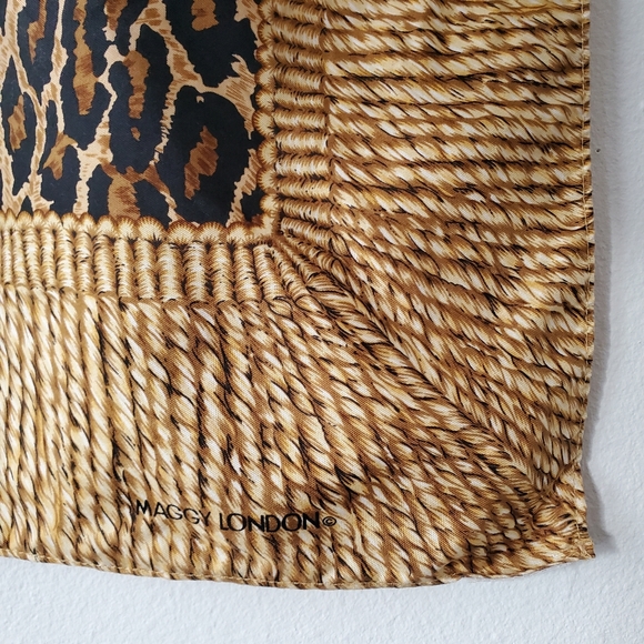 Leopard Scarf - Picture 3 of 6